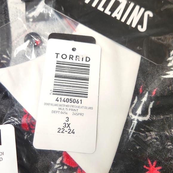 ❤️NWT VINTAGE TORRID DISNEY VILLAINS POCKETS SKATER DRESS - STRETCH VELVET - Picture 13 of 16